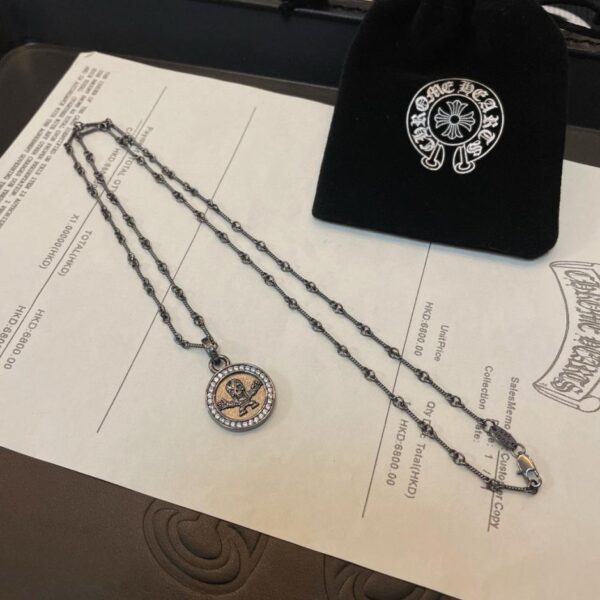 réplica,joyas,joyería,1:1,replica,fake,lujo,barato [Calidad de mostrador] Colgante de calavera con collar de bambú retro clásico nuevo con corazones cromados (8BF6)