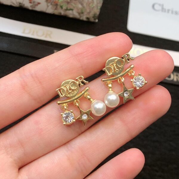 réplica,joyas,joyería,1:1,replica,fake,lujo,barato Los pendientes Dior son los mismos en el mostrador (7D93)