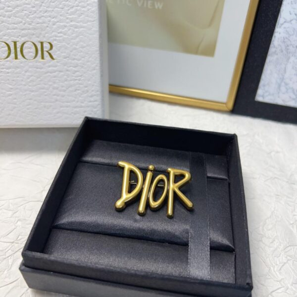 réplica,joyas,joyería,1:1,replica,fake,lujo,barato Broche con logo simple y popular clásico de Dior (A824)