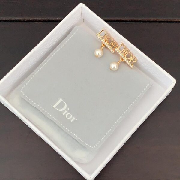 réplica,joyas,joyería,1:1,replica,fake,lujo,barato Los últimos aretes horizontales con letras do de Dior (DC65)