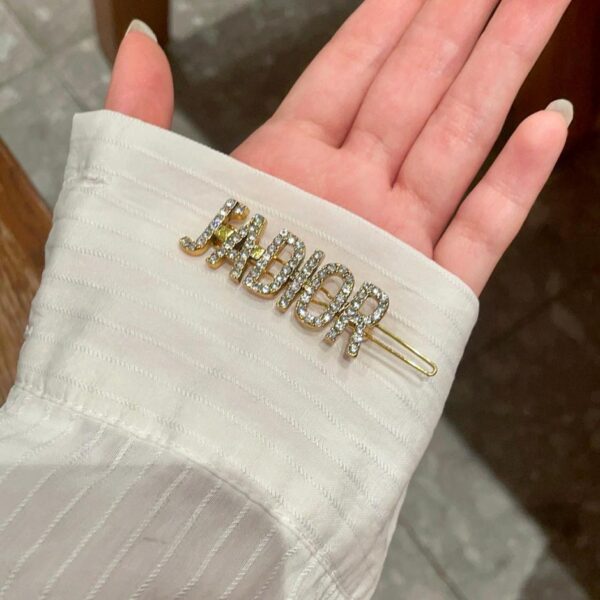 réplica,joyas,joyería,1:1,replica,fake,lujo,barato Contador de pinzas para el cabello con letras Dior nuevo modelo (2A4C)