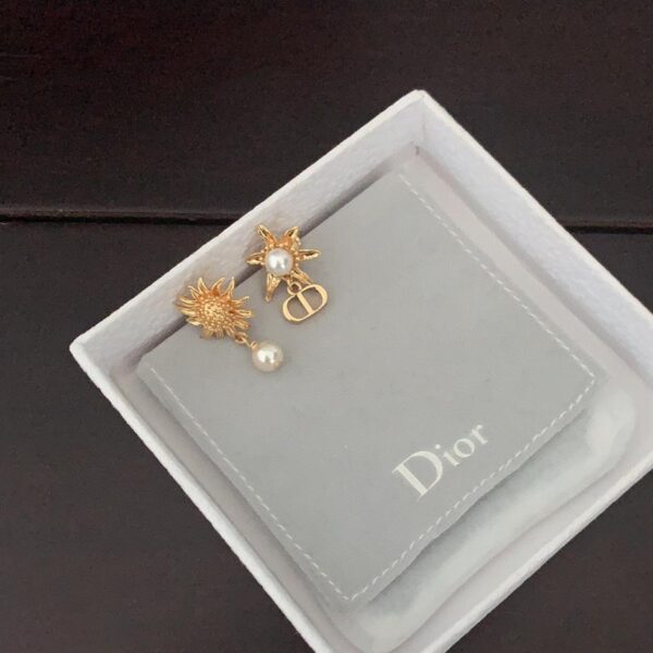 réplica,joyas,joyería,1:1,replica,fake,lujo,barato Los últimos pendientes CD asimétricos de Dior (2B13)