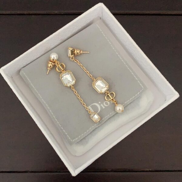 réplica,joyas,joyería,1:1,replica,fake,lujo,barato Los últimos pendientes de perlas y diamantes CD de Dior (DBDB)