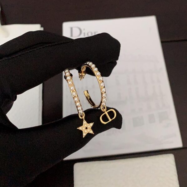 réplica,joyas,joyería,1:1,replica,fake,lujo,barato Los últimos ganchos para las orejas redondos con perlas de Dior (44C0)