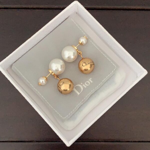 réplica,joyas,joyería,1:1,replica,fake,lujo,barato Los últimos pendientes de bolas de bronce con perlas grandes y pequeñas de Dior (5D44)