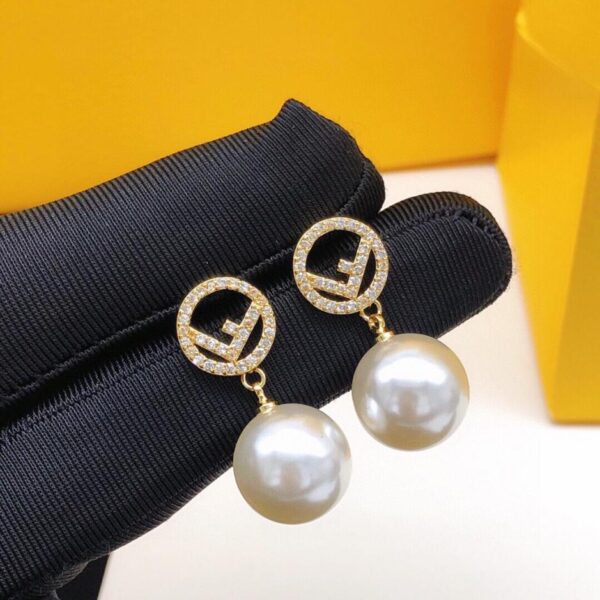 réplica,joyas,joyería,1:1,replica,fake,lujo,barato Aretes Fendi con diamantes y perlas colgantes plateadas (D71B)