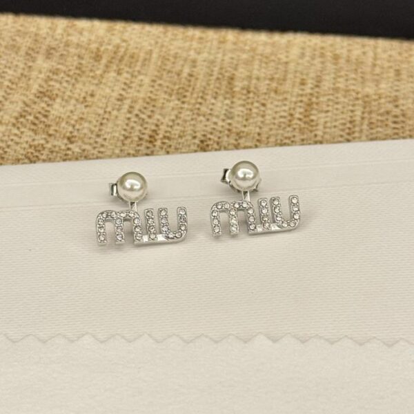 réplica,joyas,joyería,1:1,replica,fake,lujo,barato Pendientes de perlas con diamantes de imitación y perlas del alfabeto de miumiu (AA7E)