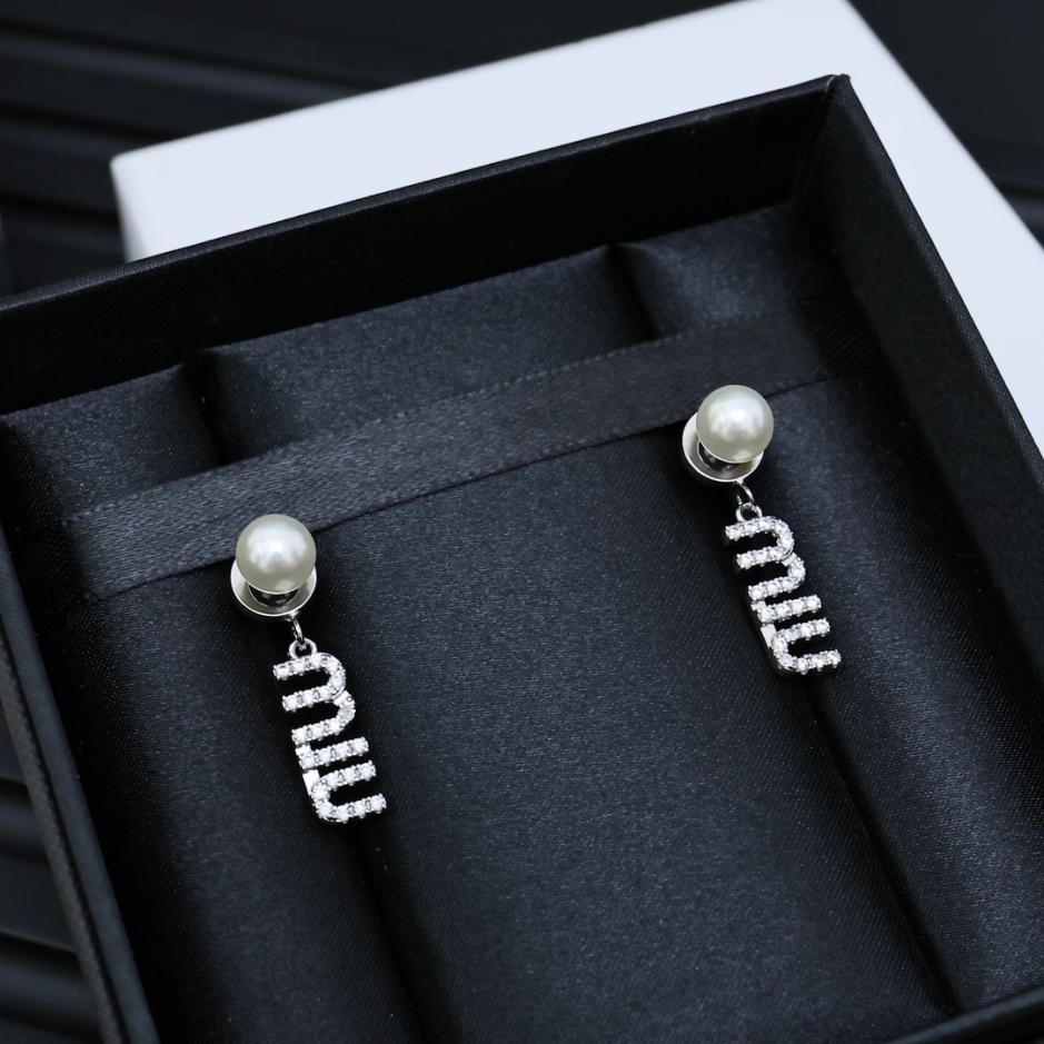 réplica,joyas,joyería,1:1,replica,fake,lujo,barato réplica,joyas,joyería,1:1,replica,fake,lujo,barato Pendientes miumiu con perlas y letras (918E)