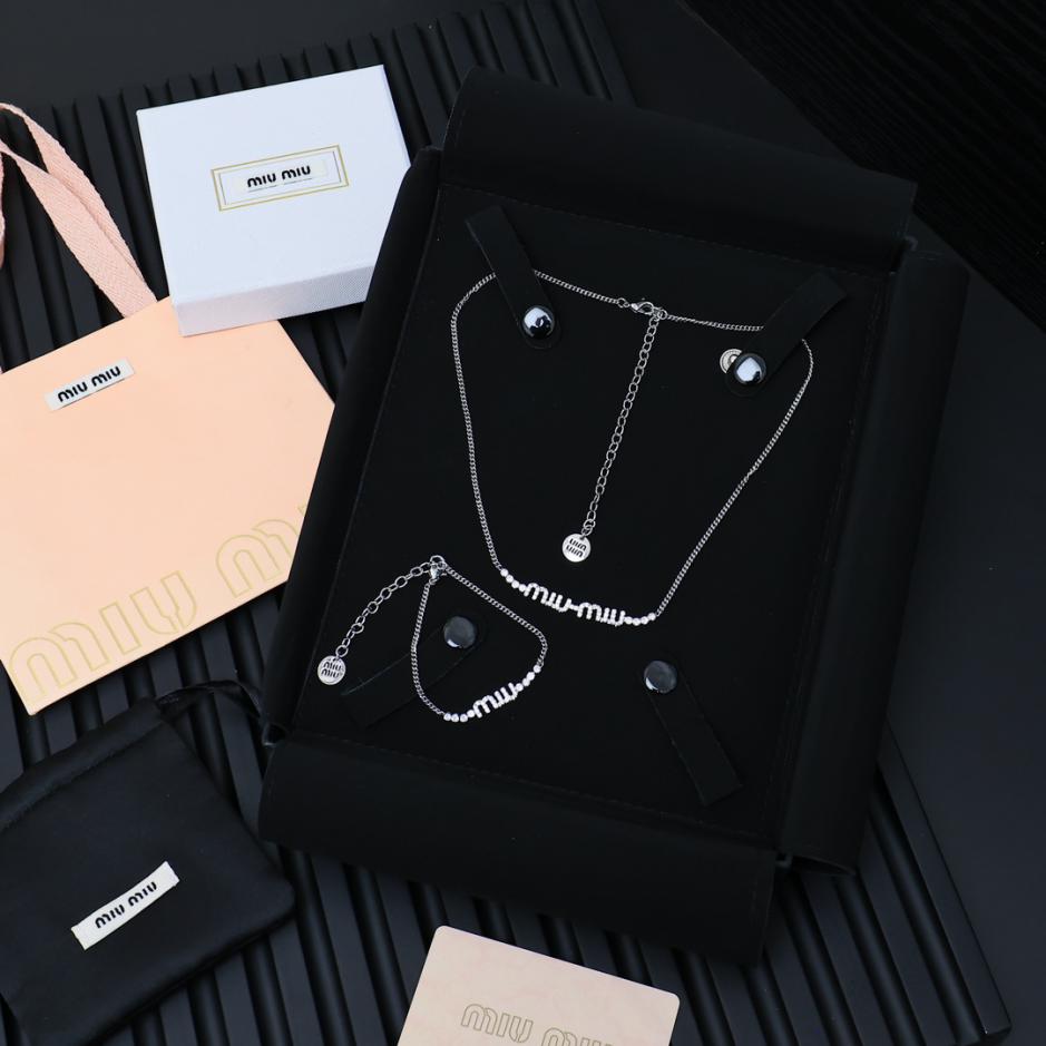 réplica,joyas,joyería,1:1,replica,fake,lujo,barato réplica,joyas,joyería,1:1,replica,fake,lujo,barato Collar con pulsera y letras exquisitas de diamantes de Miu Miu (E215)