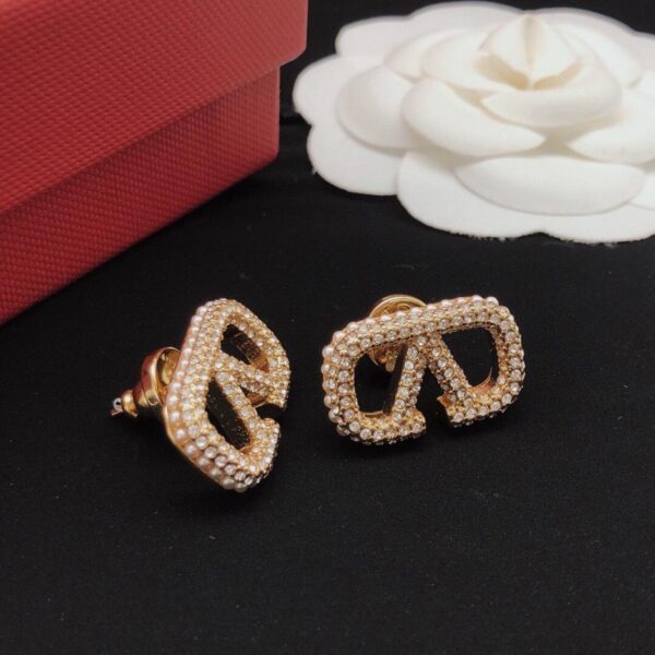 réplica,joyas,joyería,1:1,replica,fake,lujo,barato Pendientes Valentino en forma de V con diamantes y cuentas de arroz (A88A)