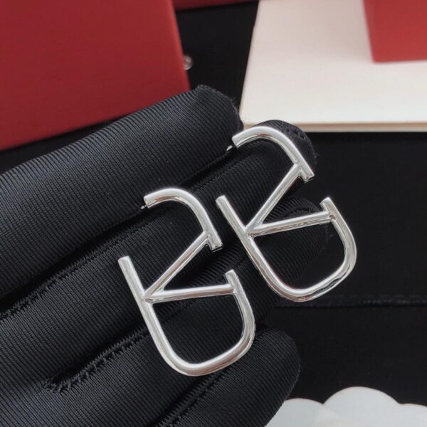 réplica,joyas,joyería,1:1,replica,fake,lujo,barato Los últimos pendientes en forma de V de Valentino con diamantes en los bordes (282C)
