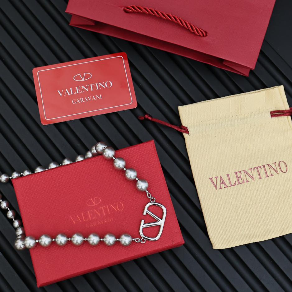 réplica,joyas,joyería,1:1,replica,fake,lujo,barato réplica,joyas,joyería,1:1,replica,fake,lujo,barato Valentino Collar Valentino con letras grises y perlas (CDF0)