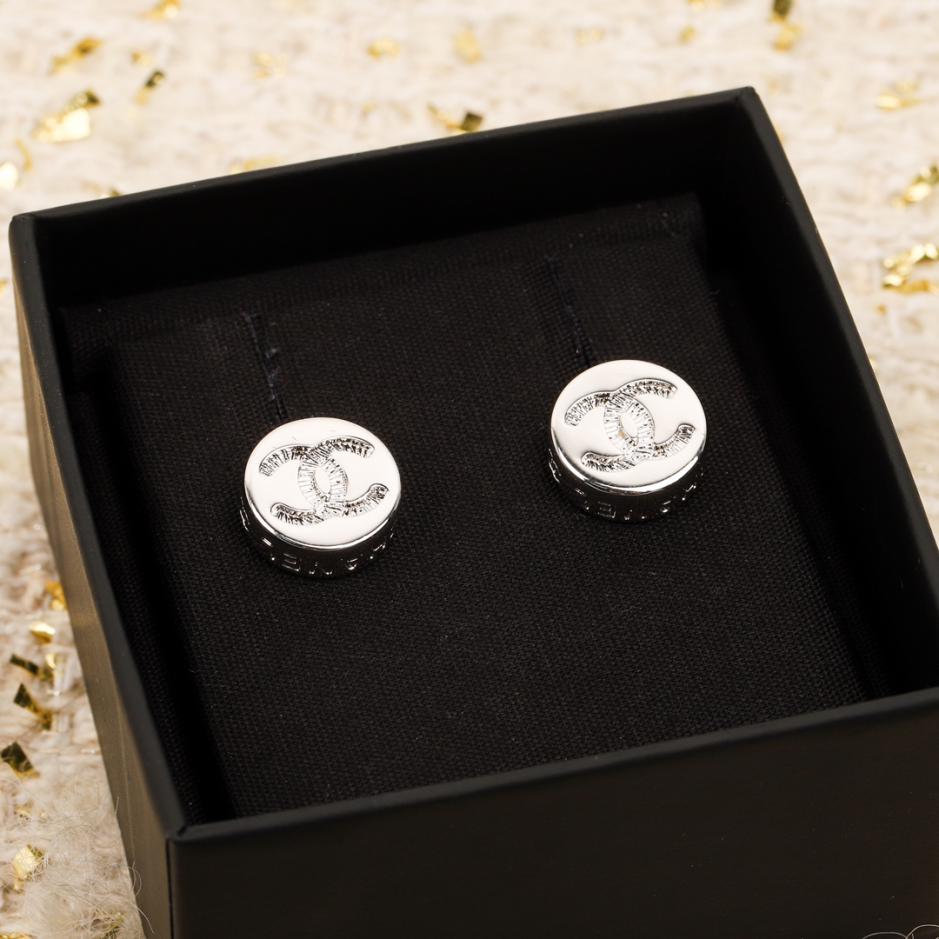 réplica,joyas,joyería,1:1,replica,fake,lujo,barato réplica,joyas,joyería,1:1,replica,fake,lujo,barato Aretes con botón de doble C de Chanel