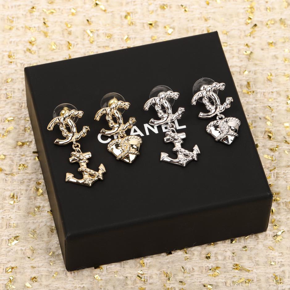 réplica,joyas,joyería,1:1,replica,fake,lujo,barato réplica,joyas,joyería,1:1,replica,fake,lujo,barato Aretes asimétricos con doble C Love Anchor de Chanel