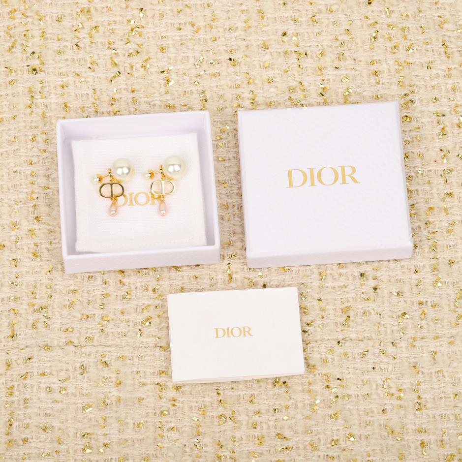 réplica,joyas,joyería,1:1,replica,fake,lujo,barato réplica,joyas,joyería,1:1,replica,fake,lujo,barato Dior aretes con forma de letra CD y perlas