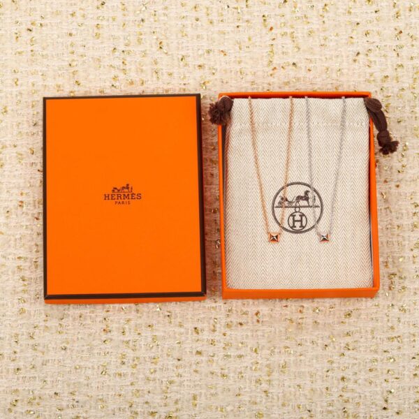 réplica,joyas,joyería,1:1,replica,fake,lujo,barato Los aretes Hermes Kelly Clochette se pueden personalizar con oro real y diamantes