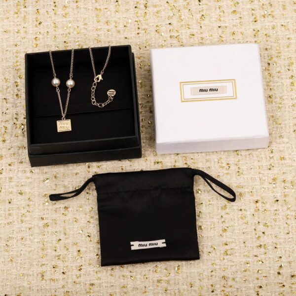 réplica,joyas,joyería,1:1,replica,fake,lujo,barato Pendientes nuevos con borlas y diamantes de imitación de Miu Miu