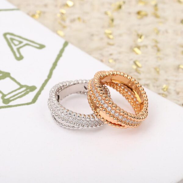 réplica,joyas,joyería,1:1,replica,fake,lujo,barato El anillo con trébol de cuatro hojas de Van Cleef & Arpels con diamantes se puede personalizar con oro real y diamantes