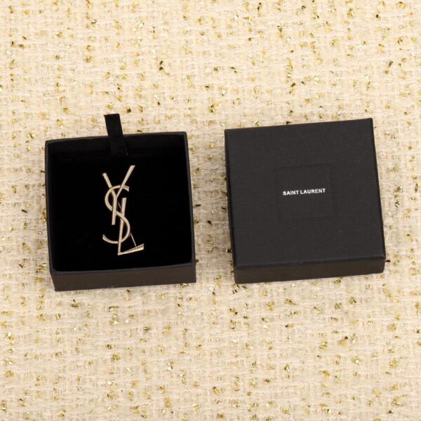 réplica,joyas,joyería,1:1,replica,fake,lujo,barato broche con letra de Saint Laurent