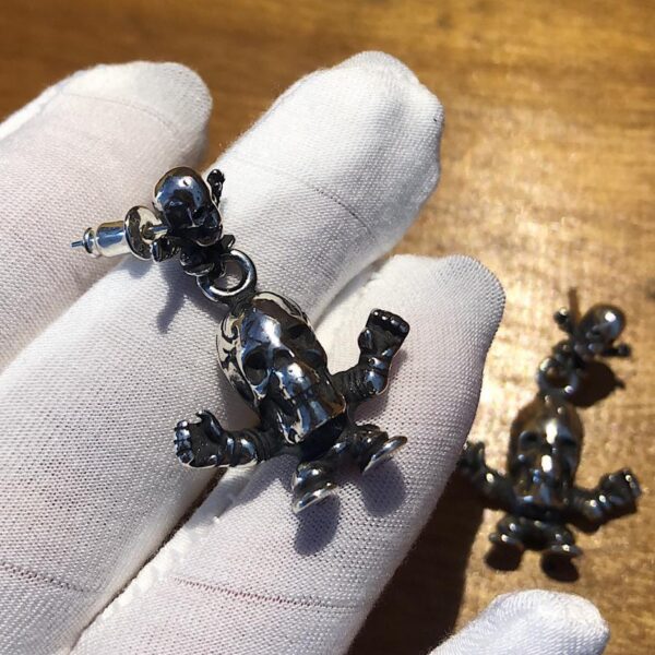réplica,joyas,joyería,1:1,replica,fake,lujo,barato Pendientes Foti del villano de doble calavera de Chrome Hearst