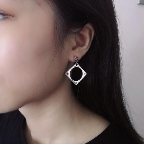 réplica,joyas,joyería,1:1,replica,fake,lujo,barato Pendientes Cuadrados Cromados Corazones Cruz Flor