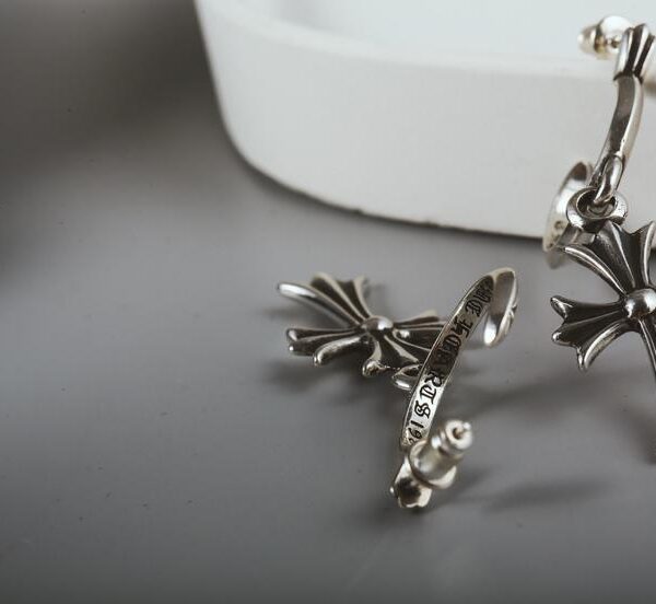 réplica,joyas,joyería,1:1,replica,fake,lujo,barato [Calidad de mostrador] Pendientes cruzados grandes con corazones cromados