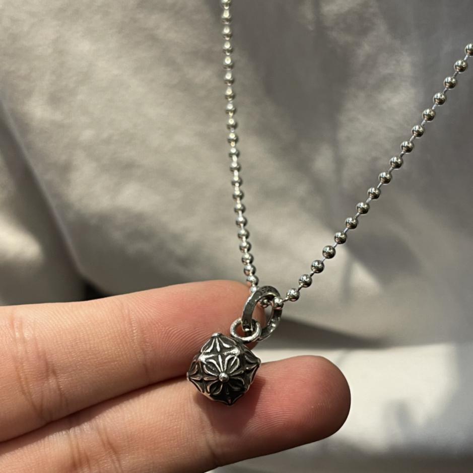 réplica,joyas,joyería,1:1,replica,fake,lujo,barato réplica,joyas,joyería,1:1,replica,fake,lujo,barato Collar con dados cruzados de seis cuadrados y corazones cromados