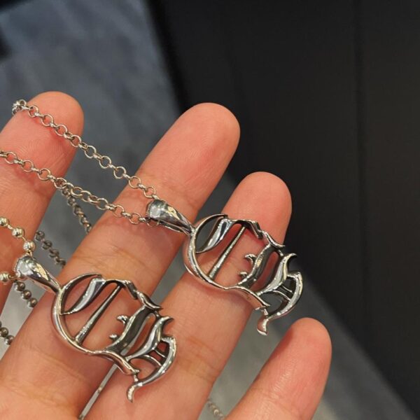 réplica,joyas,joyería,1:1,replica,fake,lujo,barato Collar con letras huecas CH de corazones cromados