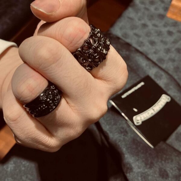 réplica,joyas,joyería,1:1,replica,fake,lujo,barato Anillo de pulsera con tachuelas de corazones cromados