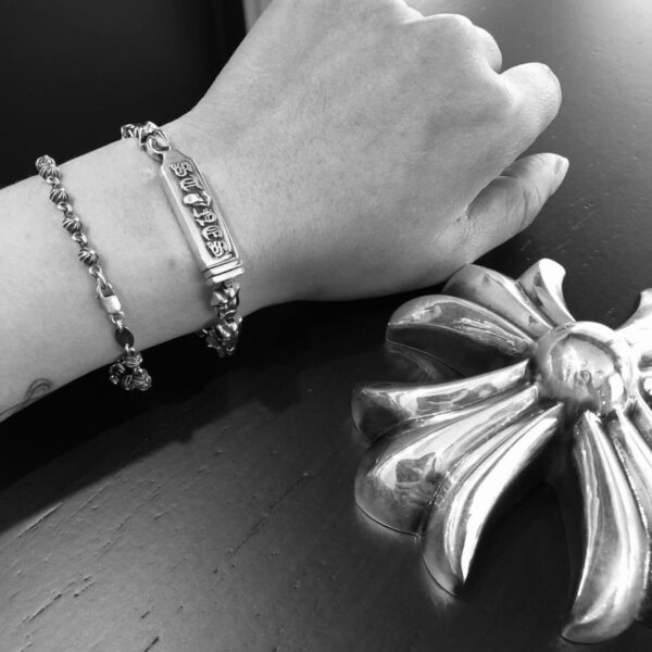 réplica,joyas,joyería,1:1,replica,fake,lujo,barato Mini pulsera con lengüeta de piedra rodante y corazones cromados