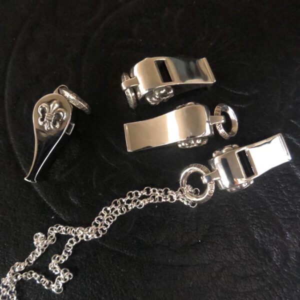 réplica,joyas,joyería,1:1,replica,fake,lujo,barato Pendientes con colgante de cruz de corazones cromados