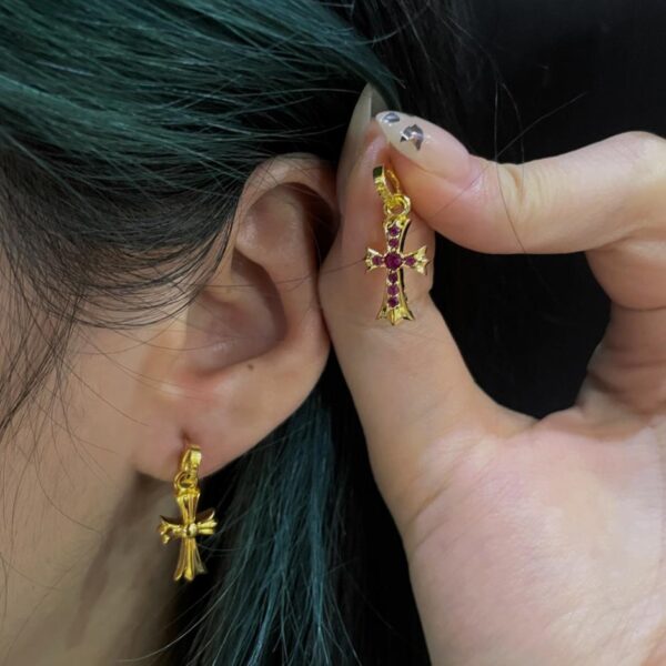 réplica,joyas,joyería,1:1,replica,fake,lujo,barato Pendientes de botón con cruz chapada en oro y diamantes rojos de Chrome Hearts