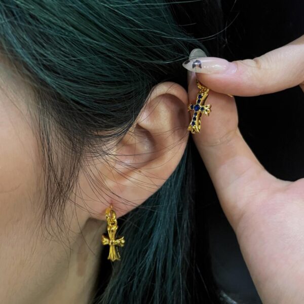 réplica,joyas,joyería,1:1,replica,fake,lujo,barato Pendientes de botón con cruz chapada en oro y diamantes azules de Chrome Hearts