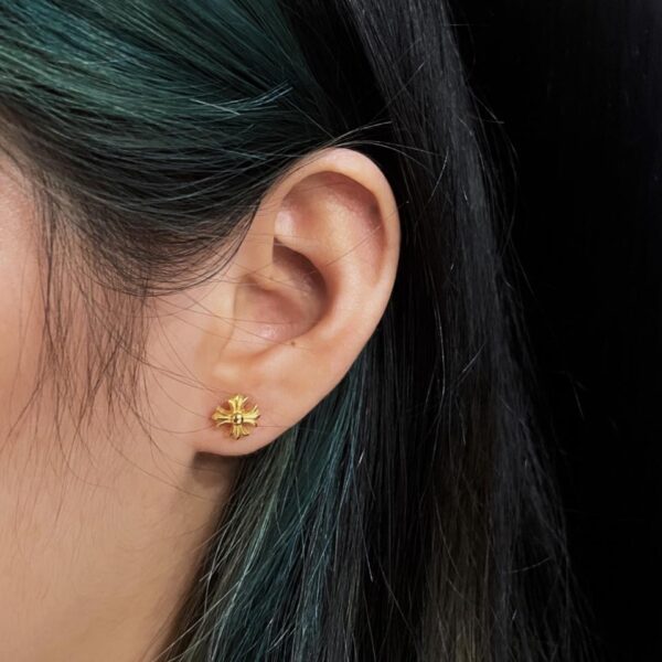 réplica,joyas,joyería,1:1,replica,fake,lujo,barato Pendientes pequeños con flores cruzadas bañadas en oro Chrome Hearts