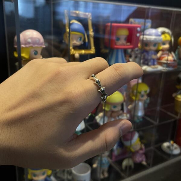 réplica,joyas,joyería,1:1,replica,fake,lujo,barato Anillo de entierro redondo con diamantes negros y corazones cromados