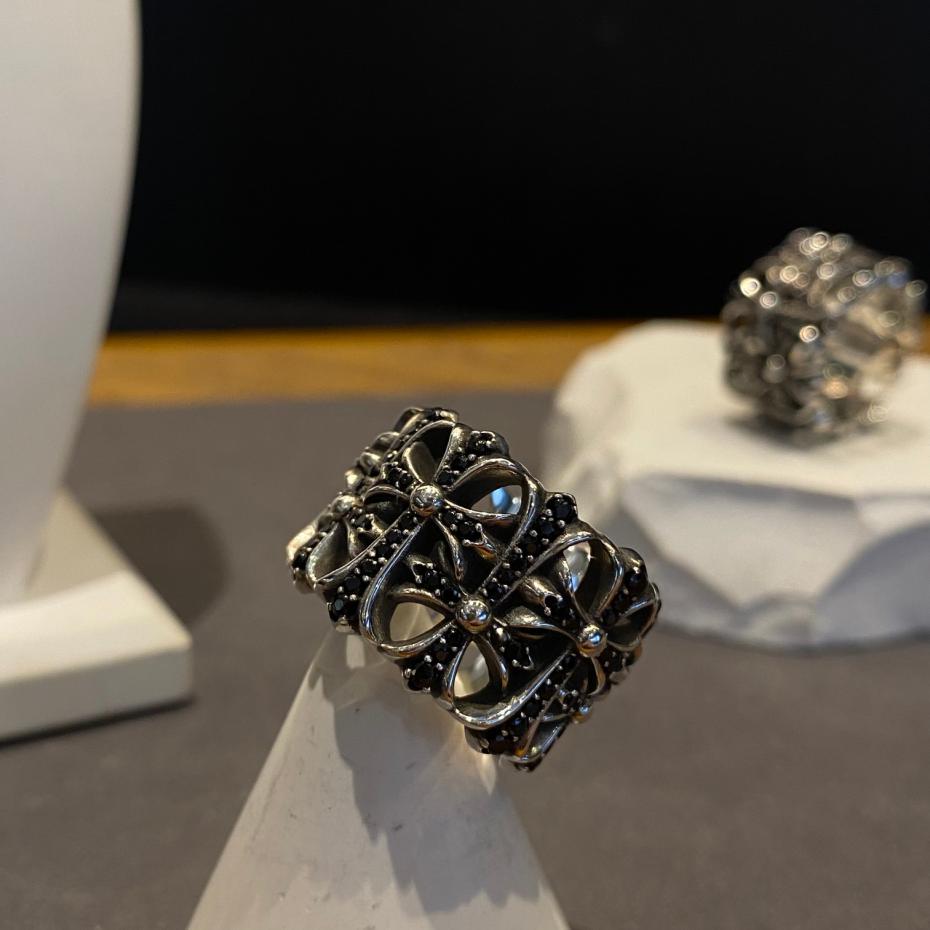 réplica,joyas,joyería,1:1,replica,fake,lujo,barato réplica,joyas,joyería,1:1,replica,fake,lujo,barato Anillo de entierro redondo con diamantes negros y corazones cromados