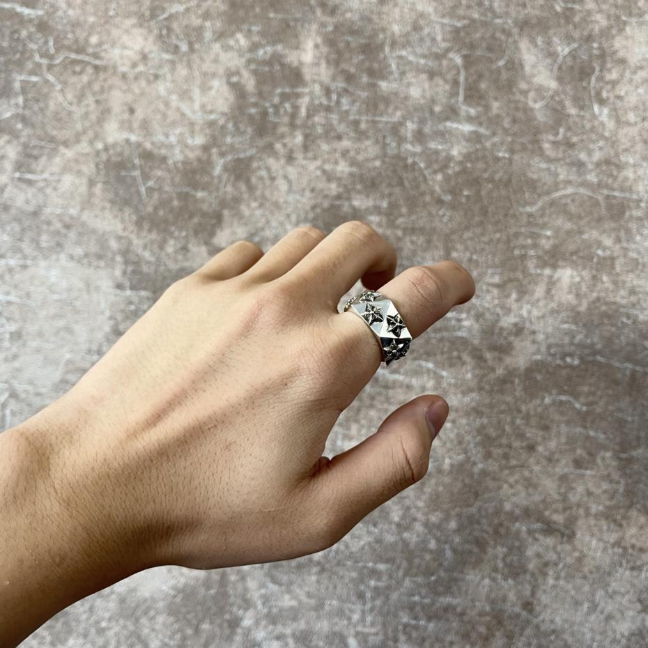 réplica,joyas,joyería,1:1,replica,fake,lujo,barato réplica,joyas,joyería,1:1,replica,fake,lujo,barato Anillo Chrome Hearts con estrella de cinco puntas y diamantes