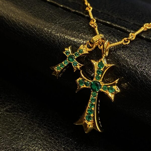réplica,joyas,joyería,1:1,replica,fake,lujo,barato Collar con doble cruz de diamantes verdes chapado en oro de 22k Chrome Hearts