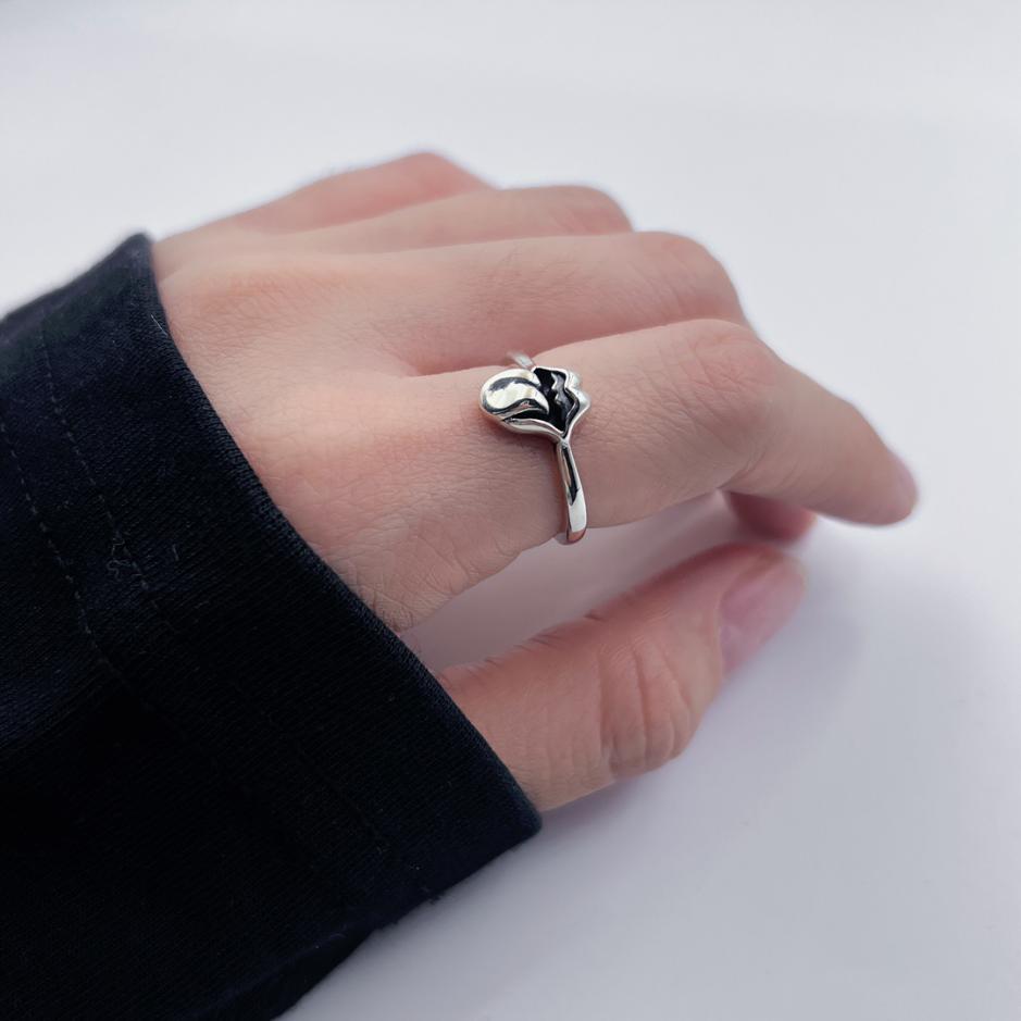 réplica,joyas,joyería,1:1,replica,fake,lujo,barato réplica,joyas,joyería,1:1,replica,fake,lujo,barato Anillo con tira para lengua con piedra rodante y corazones cromados