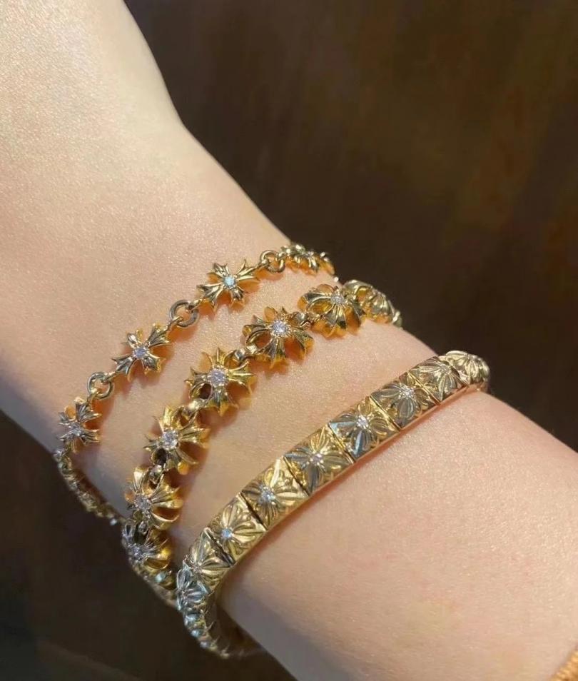 réplica,joyas,joyería,1:1,replica,fake,lujo,barato réplica,joyas,joyería,1:1,replica,fake,lujo,barato Pulsera cruzada chapada en oro de 22 quilates con corazones cromados