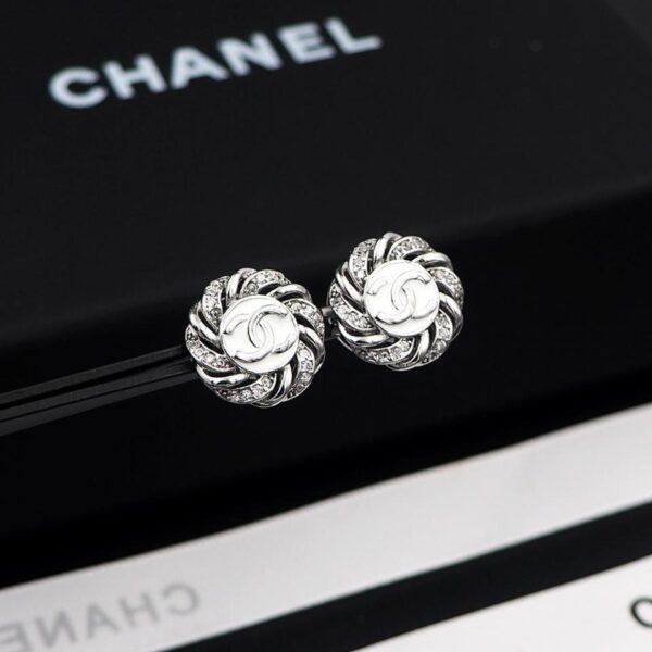 réplica,joyas,joyería,1:1,replica,fake,lujo,barato Pendientes con diseño de botones de esmalte blanco Chanel (CBF7)