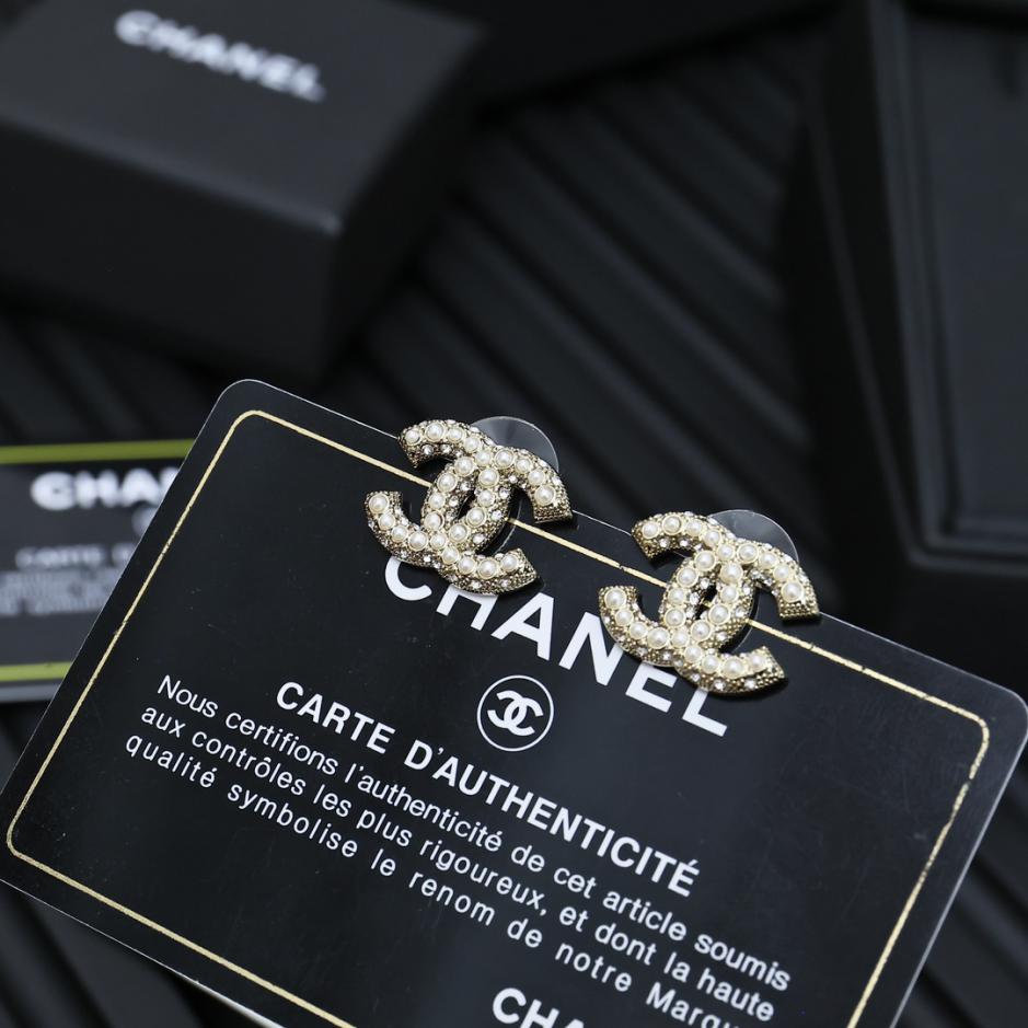 réplica,joyas,joyería,1:1,replica,fake,lujo,barato réplica,joyas,joyería,1:1,replica,fake,lujo,barato Aretes con doble C y perlas de arroz de Chanel (3BD0)