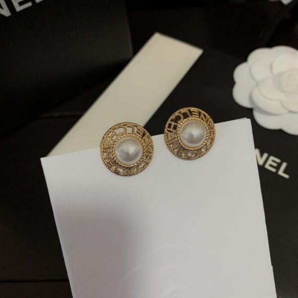 réplica,joyas,joyería,1:1,replica,fake,lujo,barato Aretes con perlas y letras huecas de Chanel (08D6)