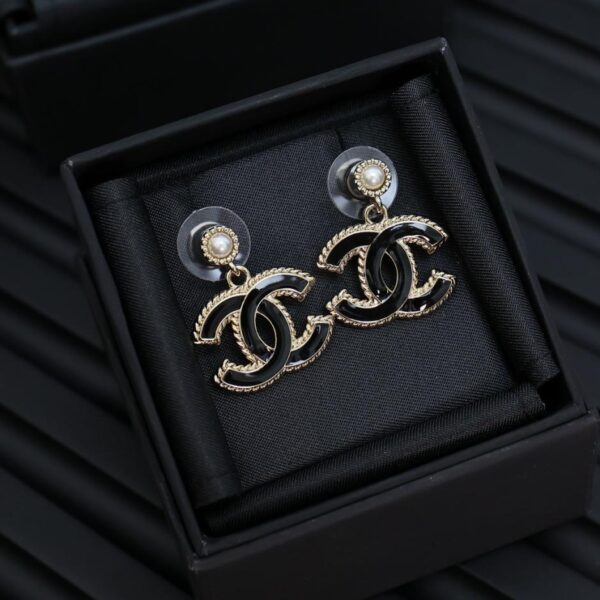réplica,joyas,joyería,1:1,replica,fake,lujo,barato Chanel nuevos aretes con letra C doble esmalte negro (852A)