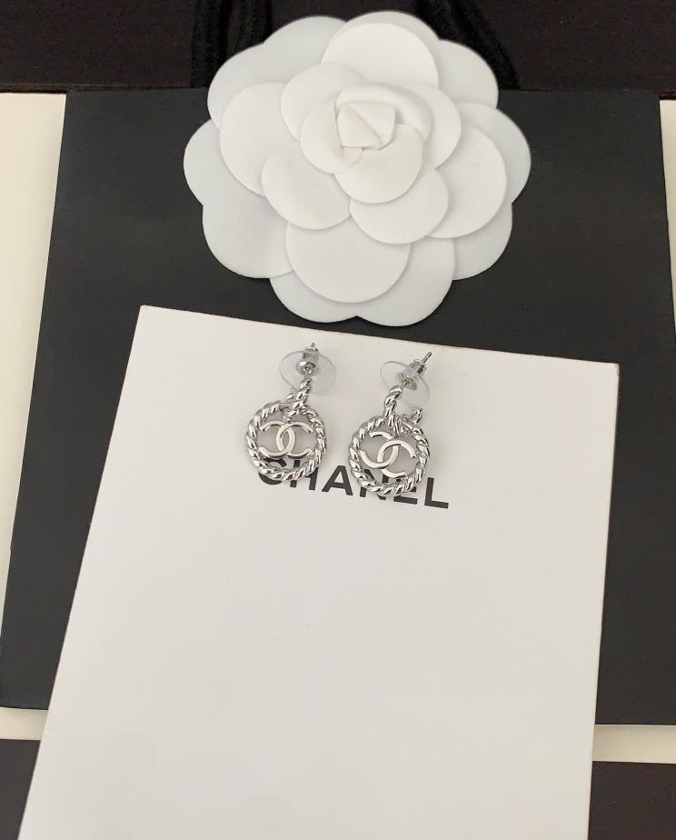 réplica,joyas,joyería,1:1,replica,fake,lujo,barato réplica,joyas,joyería,1:1,replica,fake,lujo,barato Los últimos ganchos para orejas redondos huecos de platino de Chanel (F60E)