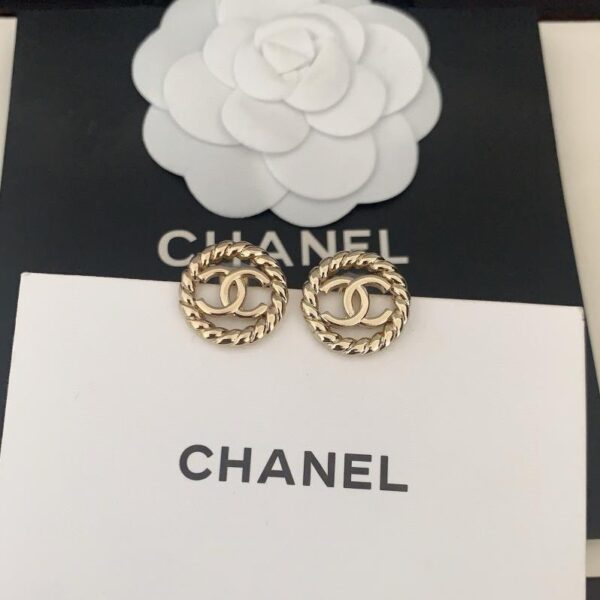 réplica,joyas,joyería,1:1,replica,fake,lujo,barato Los últimos pendientes redondos huecos de Chanel (81B7)