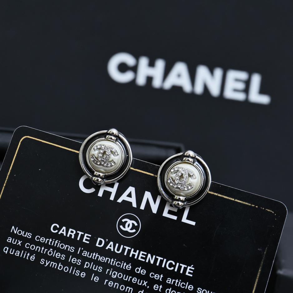 réplica,joyas,joyería,1:1,replica,fake,lujo,barato réplica,joyas,joyería,1:1,replica,fake,lujo,barato Pendientes de botón pequeños llamativos de Chanel (E2A3)
