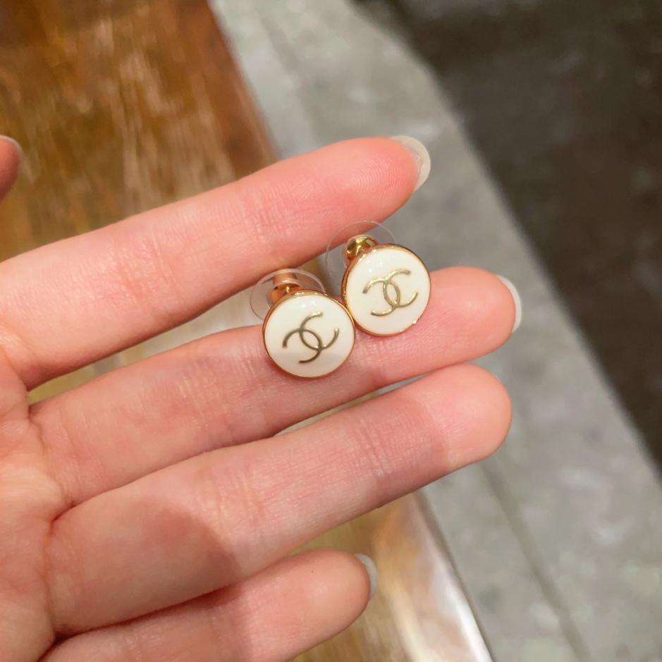 réplica,joyas,joyería,1:1,replica,fake,lujo,barato réplica,joyas,joyería,1:1,replica,fake,lujo,barato Pendientes Chanel de mediana edad (32C5)