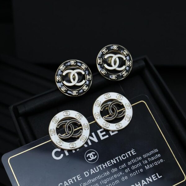 réplica,joyas,joyería,1:1,replica,fake,lujo,barato Aretes redondos pintados con esmalte blanco y negro de Chanel (0899)
