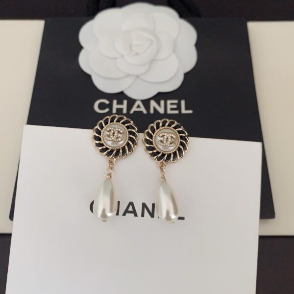 réplica,joyas,joyería,1:1,replica,fake,lujo,barato Últimos aretes de cuero negro con perlas redondas de Chanel (8592)